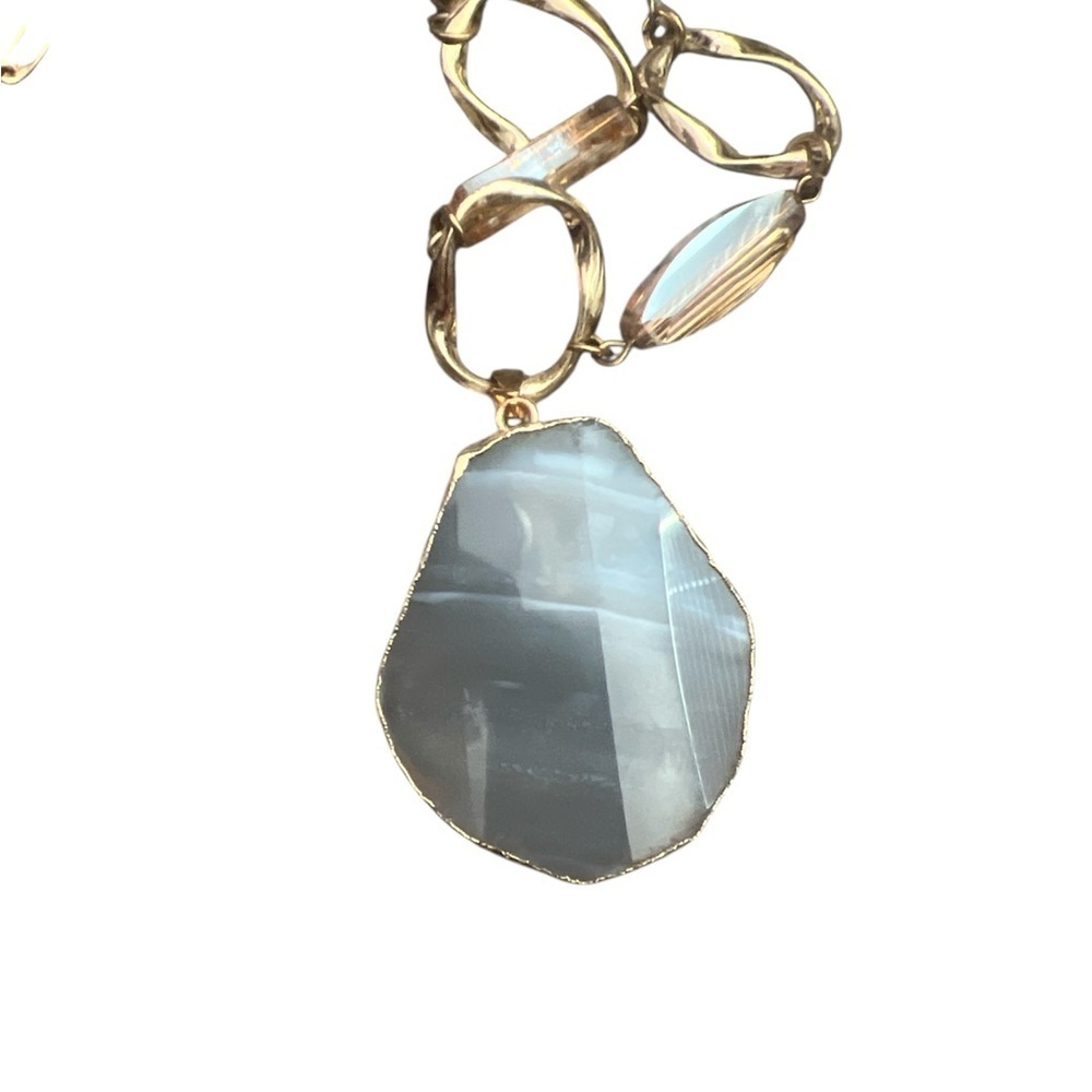 Elegant Gold and Blue Pendant Necklace - Picture 3 of 4
